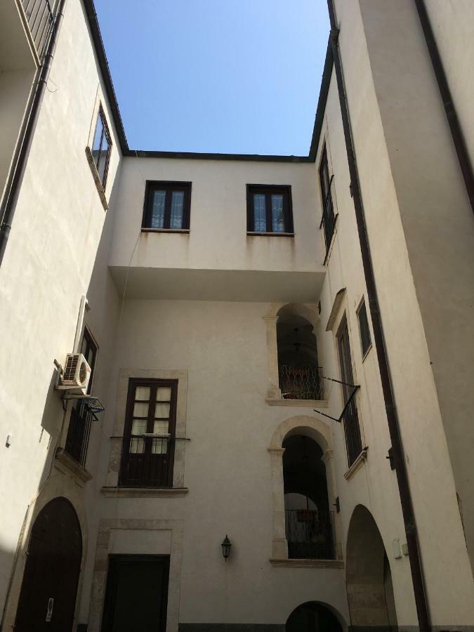Maniace 57, Ortigia Historic Center, 200 Mt From The Beach Syracuse Exterior photo